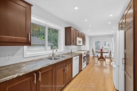 Photo 9 at 29 Oakley Park Square, Wellington, Barrie