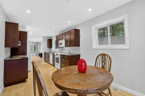 Photo 11 at 29 Oakley Park Square, Wellington, Barrie