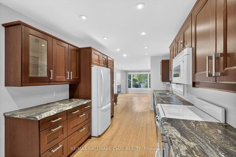 Photo 13 at 29 Oakley Park Square, Wellington, Barrie