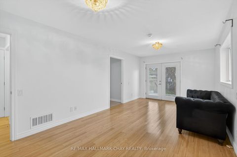 Photo 17 at 29 Oakley Park Square, Wellington, Barrie