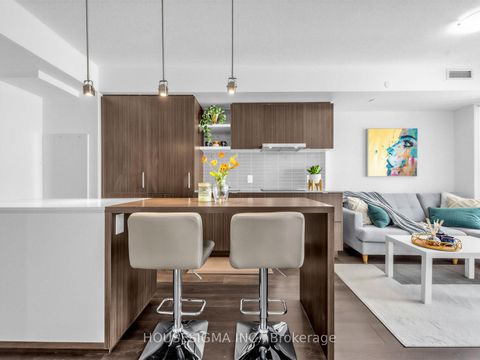 Photo 3 at 4001 - 88 Harbour Street, Waterfront Communities C1, Toronto