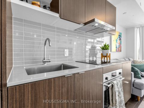 Photo 4 at 4001 - 88 Harbour Street, Waterfront Communities C1, Toronto