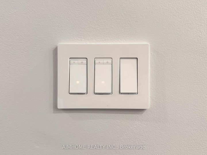 Photo 18 at 39 Brentcliffe Road, Leaside, Toronto