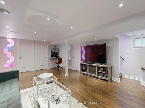 Photo 36 at 39 Brentcliffe Road, Leaside, Toronto