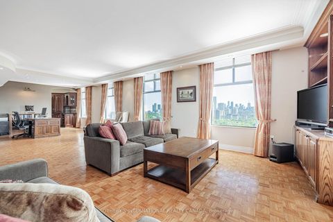 Photo 3 at 13 - 423 Avenue Road, St. Clair, Toronto