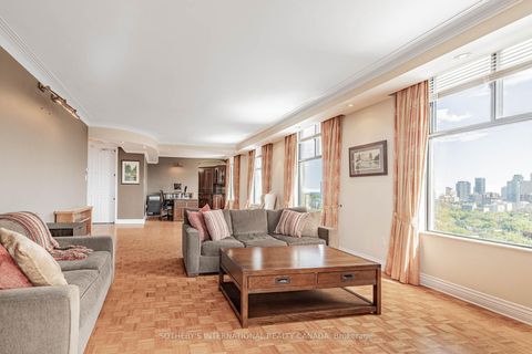 Photo 4 at 13 - 423 Avenue Road, St. Clair, Toronto