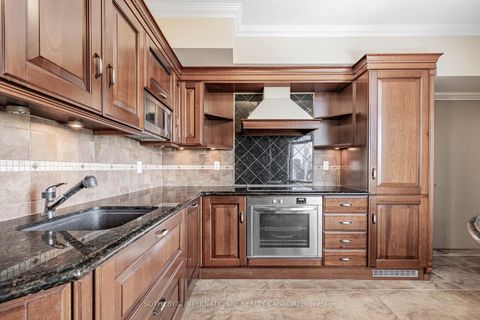 Photo 13 at 13 - 423 Avenue Road, St. Clair, Toronto