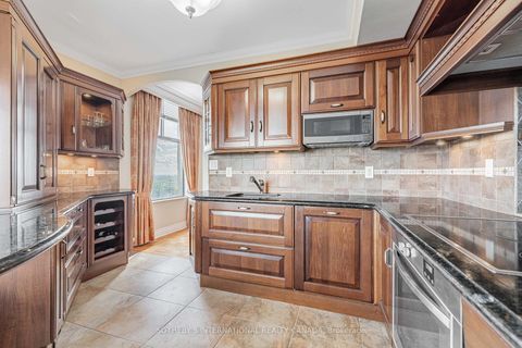 Photo 14 at 13 - 423 Avenue Road, St. Clair, Toronto