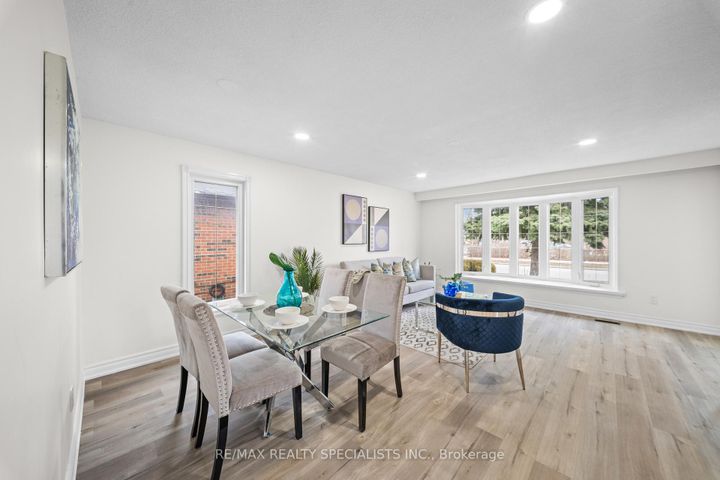 Photo 5 at 66 Avening Drive, Clairville, Toronto