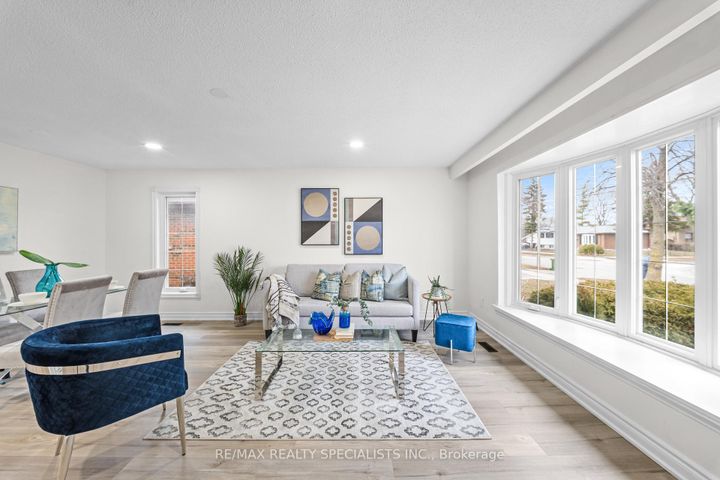 Photo 6 at 66 Avening Drive, Clairville, Toronto