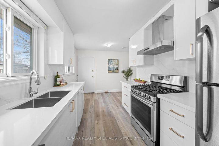 Photo 13 at 66 Avening Drive, Clairville, Toronto