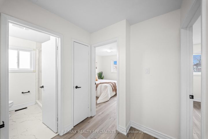 Photo 15 at 66 Avening Drive, Clairville, Toronto