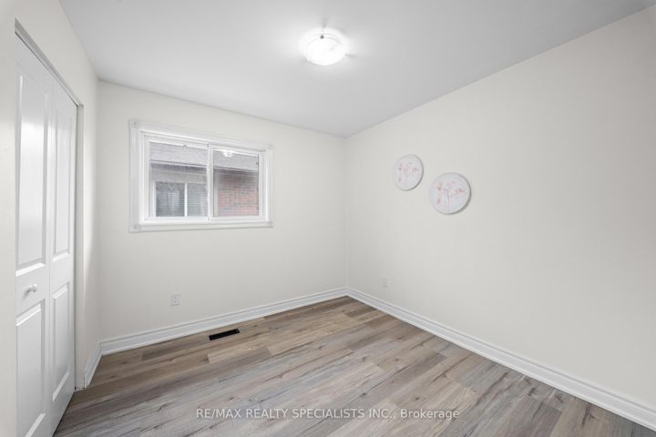 Photo 18 at 66 Avening Drive, Clairville, Toronto