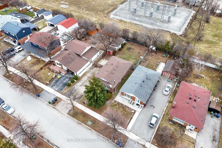 Photo 33 at 66 Avening Drive, Clairville, Toronto
