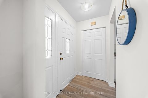 Photo 2 at 66 Avening Drive, Clairville, Toronto