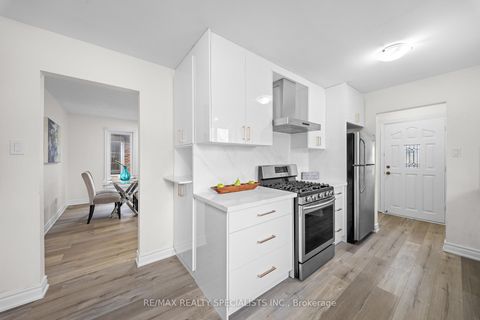 Photo 11 at 66 Avening Drive, Clairville, Toronto