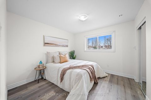 Photo 16 at 66 Avening Drive, Clairville, Toronto