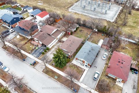 Photo 33 at 66 Avening Drive, Clairville, Toronto