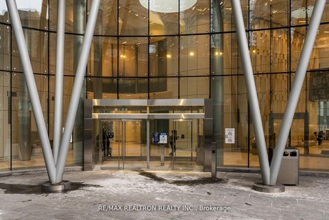 Photo 3 at 807 - 14 York Street, Waterfront Communities C1, Toronto