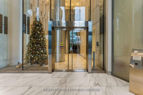 Photo 4 at 807 - 14 York Street, Waterfront Communities C1, Toronto