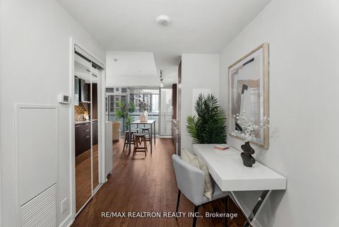 Photo 7 at 807 - 14 York Street, Waterfront Communities C1, Toronto