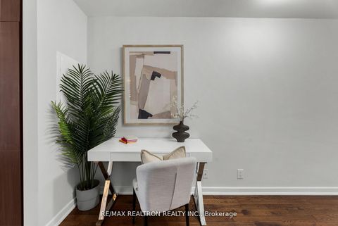 Photo 8 at 807 - 14 York Street, Waterfront Communities C1, Toronto