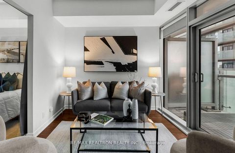 Photo 10 at 807 - 14 York Street, Waterfront Communities C1, Toronto