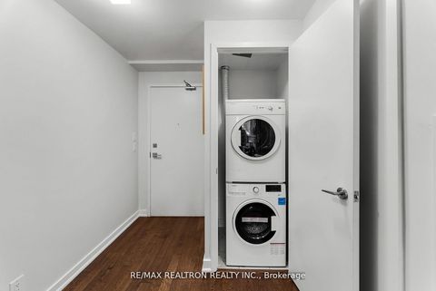 Photo 19 at 807 - 14 York Street, Waterfront Communities C1, Toronto