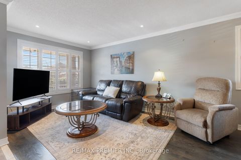 Photo 5 at 78 Rosanna Crescent, Maple, Vaughan