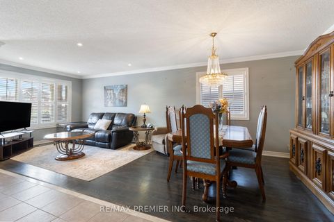 Photo 7 at 78 Rosanna Crescent, Maple, Vaughan