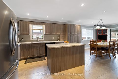 Photo 12 at 78 Rosanna Crescent, Maple, Vaughan