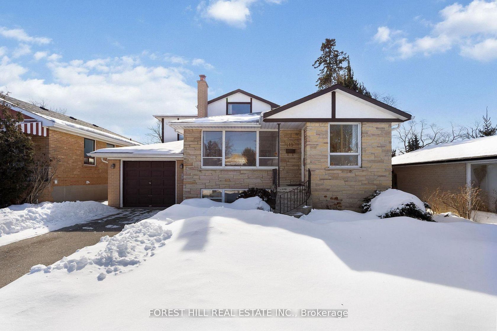 119 Hendon Avenue, Newtonbrook West, Toronto by Loree Meneguzzi Real Estate 119 Hendon Avenue, Newtonbrook West, Toronto