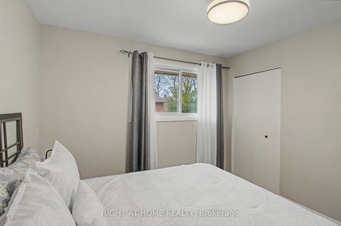 Photo 18 at 60 Lionel Heights Crescent, Donalda, Toronto