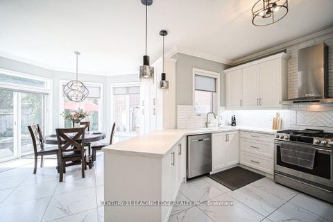 Photo 7 at 204 Ivy Jay Crescent, Bayview Northeast, Aurora