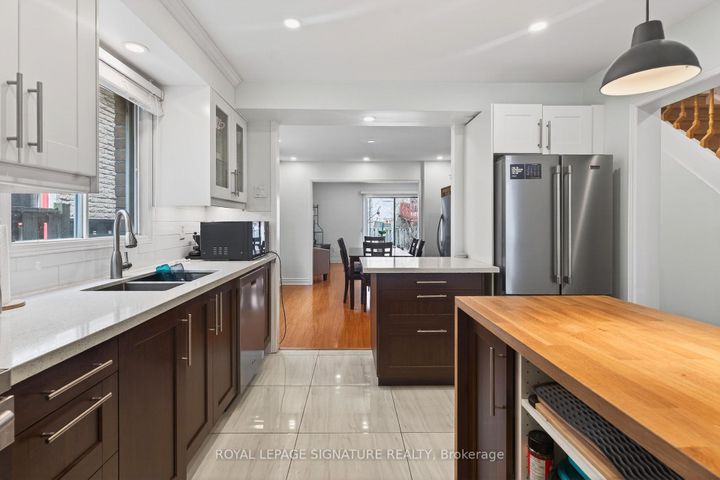 Photo 7 at 5115 Salishan Circle, Hurontario, Mississauga