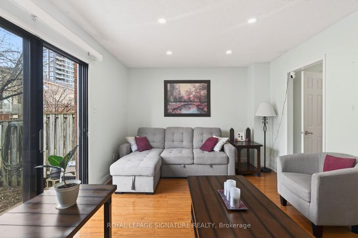 Photo 17 at 5115 Salishan Circle, Hurontario, Mississauga