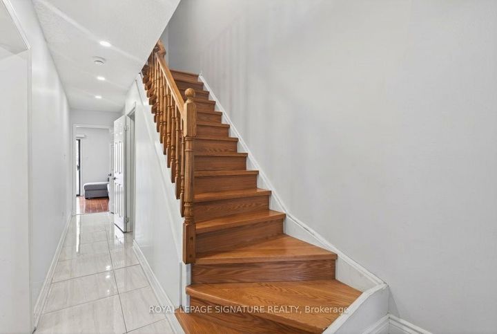 Photo 22 at 5115 Salishan Circle, Hurontario, Mississauga