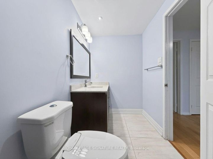 Photo 35 at 5115 Salishan Circle, Hurontario, Mississauga