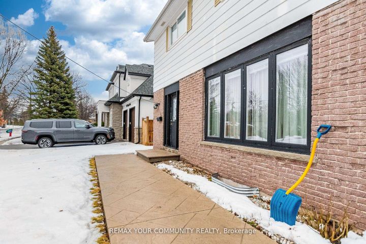 Photo 0 at 2202 Bridge Road, WO West, Oakville