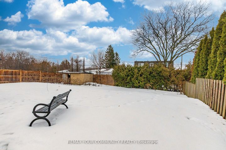 Photo 7 at 2202 Bridge Road, WO West, Oakville