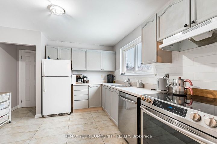 Photo 18 at 2202 Bridge Road, WO West, Oakville