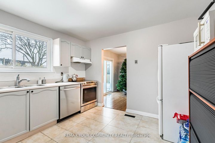 Photo 19 at 2202 Bridge Road, WO West, Oakville