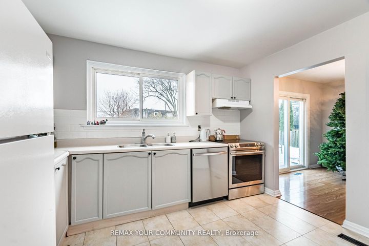 Photo 20 at 2202 Bridge Road, WO West, Oakville