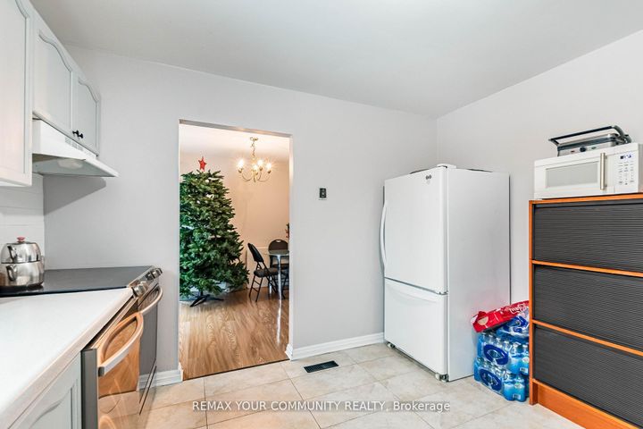 Photo 21 at 2202 Bridge Road, WO West, Oakville