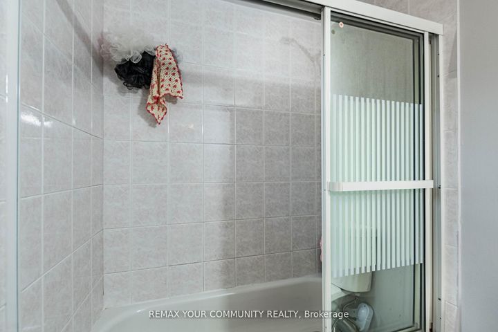 Photo 41 at 2202 Bridge Road, WO West, Oakville