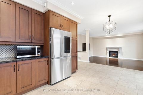 Photo 8 at 3 Prince William Way, Shore, Barrie