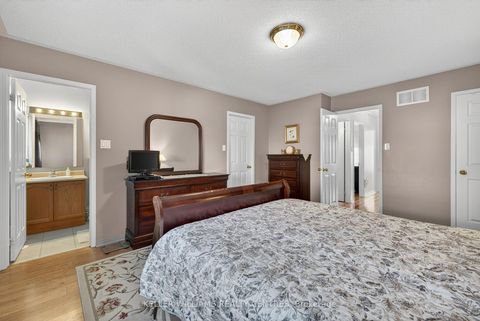 Photo 25 at 70 Burgess Crescent, Summerhill Estates, Newmarket