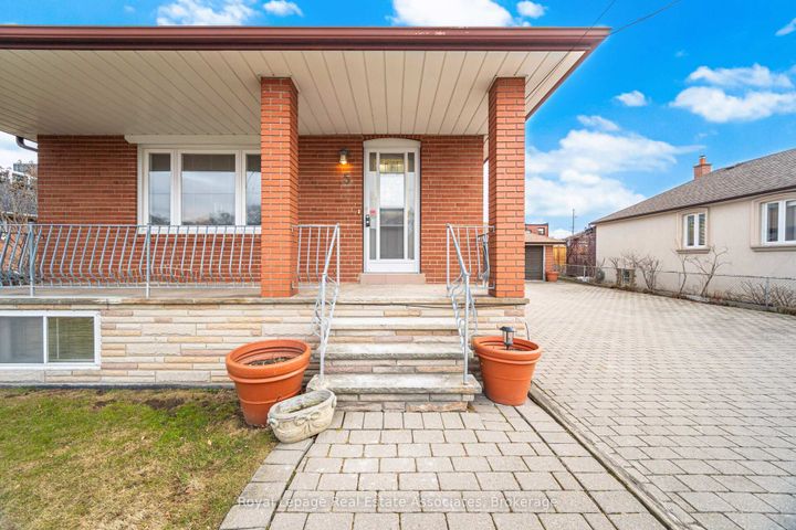 Photo 1 at 5 Rosewood Avenue, Queensway, Toronto