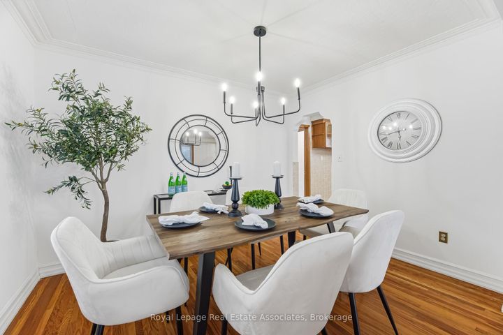 Photo 7 at 5 Rosewood Avenue, Queensway, Toronto