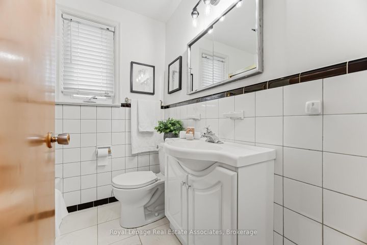 Photo 18 at 5 Rosewood Avenue, Queensway, Toronto